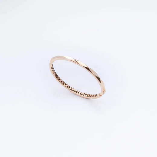 Gold bangled bracelet