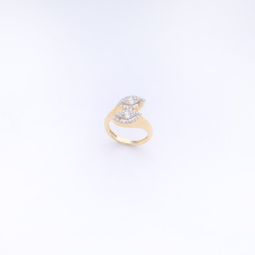 Gold ring with side zircon stones